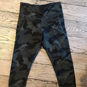 Old Navy Camo Cropped Flare Leggings XL